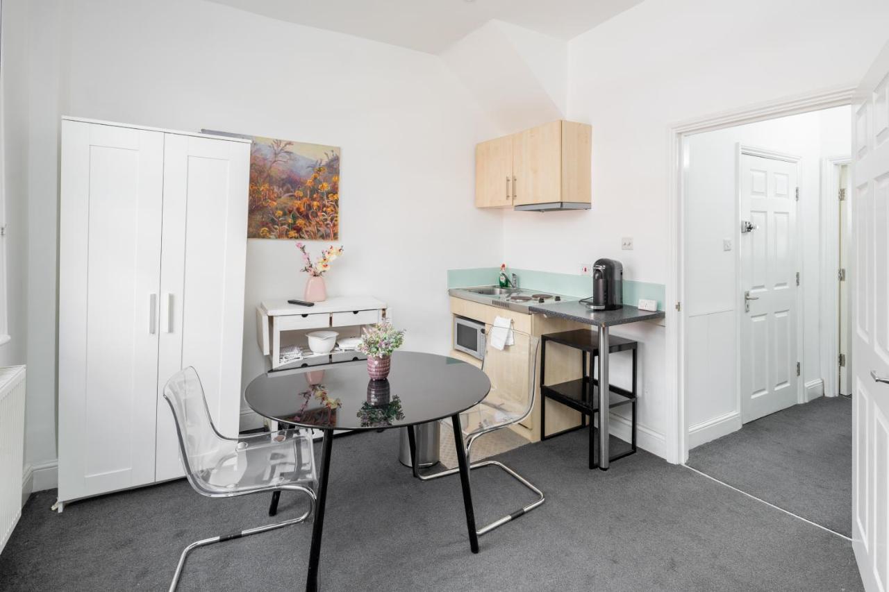 Cosy 1-Bed Flat On King'S Road In Chelsea, West Londonアパートメント エクステリア 写真