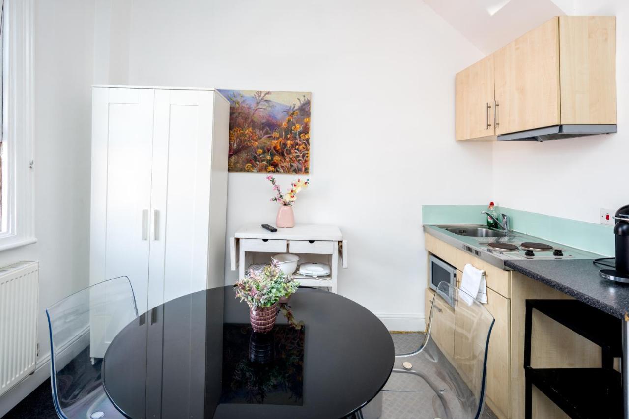 Cosy 1-Bed Flat On King'S Road In Chelsea, West Londonアパートメント エクステリア 写真