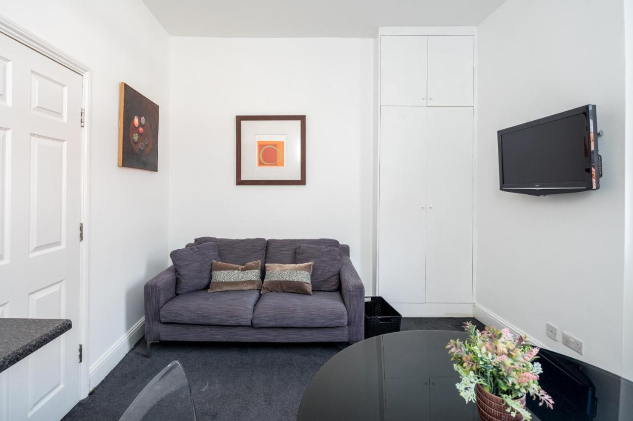 Cosy 1-Bed Flat On King'S Road In Chelsea, West Londonアパートメント エクステリア 写真
